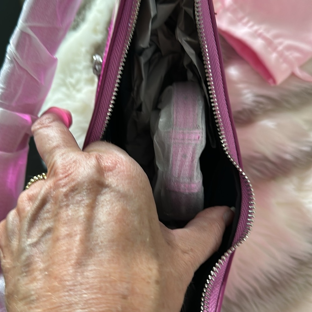 It Girl Bag! 8 other Reasons. Classy Pink! Revolve Brand. Sold out online! - Picture 5 of 6
